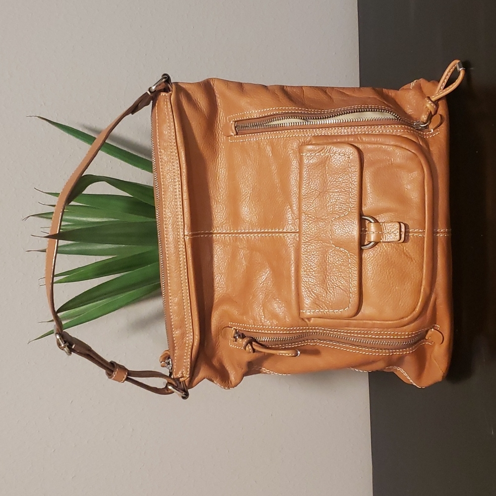 Banana Republic tan satchel bag. Never been worn however there are 2pen marks